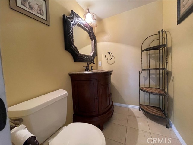 Detail Gallery Image 6 of 15 For 22287 Erwin St #1/2,  Woodland Hills,  CA 91367 - 2 Beds | 3 Baths