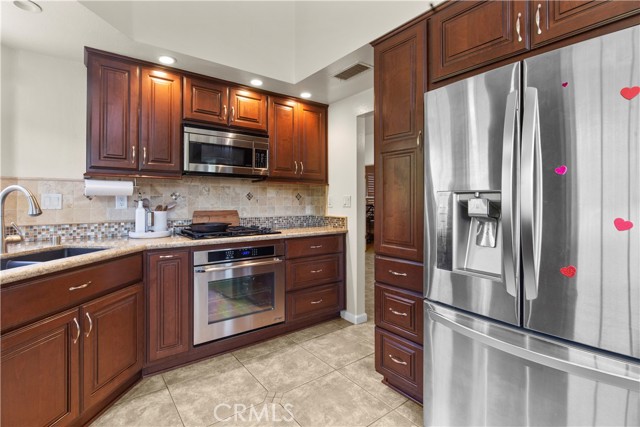 6118 E Garnet Circle, Anaheim CA: https://media.crmls.org/medias/cd66ce25-cab3-49d6-83b0-25bb945722d4.jpg