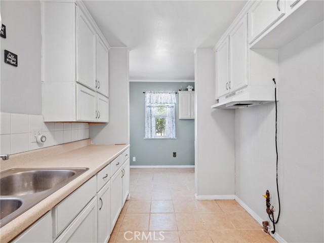 1040 Flora Street, Barstow CA: https://media.crmls.org/medias/cd66d852-b366-43cf-a8dc-27866bdc93bd.jpg