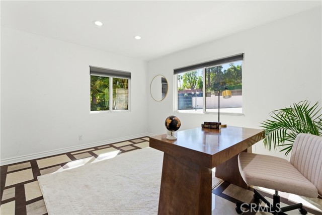 Detail Gallery Image 16 of 44 For 5836 Winnetka Ave, Woodland Hills,  CA 91367 - 4 Beds | 3 Baths