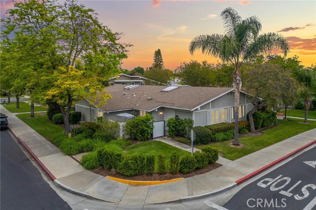 705 Avenida Sevilla, Laguna Woods CA: https://media.crmls.org/medias/cd6796e7-9b7f-4abc-a95d-40bc8928e7bf.jpg