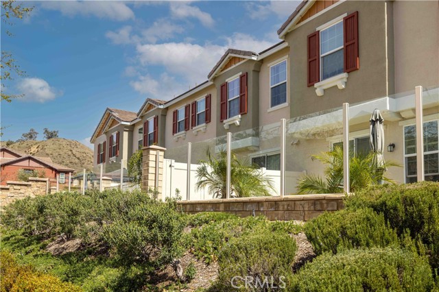 22106 Barrington Way, Saugus CA: https://media.crmls.org/medias/cd67d576-8f92-4096-a6b8-26ae6ef0529b.jpg
