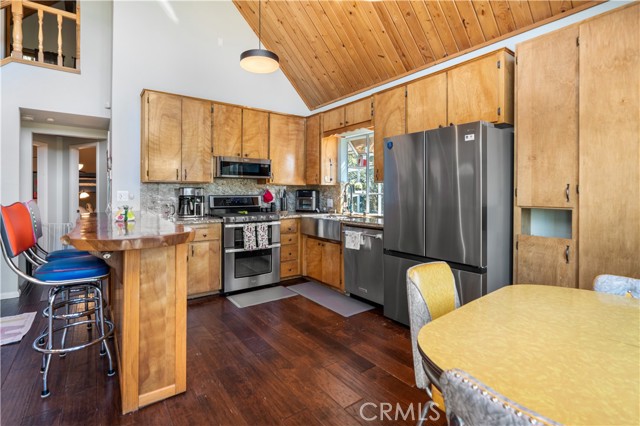 1372 Sequoia, Lake Arrowhead, CA 92352