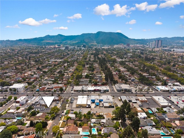 914 N Catalina Street, Burbank CA: https://media.crmls.org/medias/cd684938-8e16-4fc4-96e8-99edd35ac7af.jpg