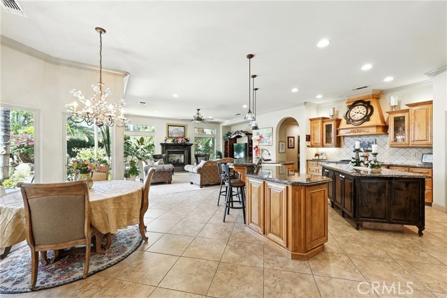 Detail Gallery Image 16 of 60 For 13204 Michaelangelo Dr, Bakersfield,  CA 93314 - 5 Beds | 3 Baths