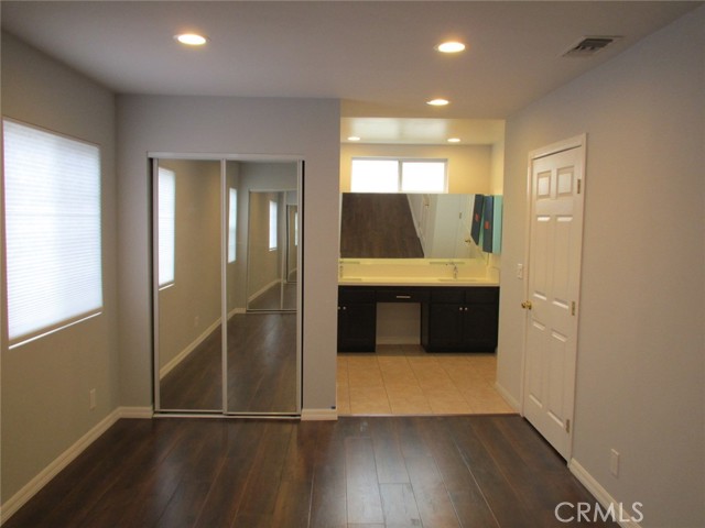 Detail Gallery Image 11 of 13 For 18004 Martha St, Encino,  CA 91316 - 3 Beds | 3 Baths