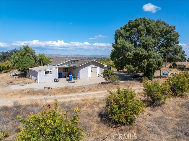 27 Wellsona Road, Paso Robles CA: https://media.crmls.org/medias/cd6998b7-a43a-40bc-8e34-6c0832bd83e8.jpg
