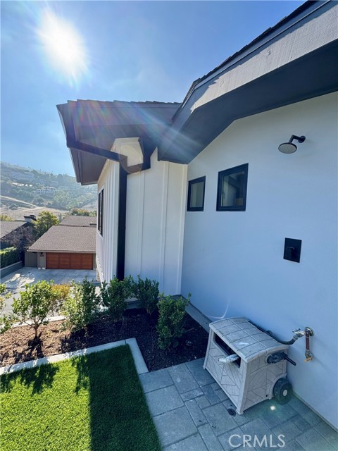 Detail Gallery Image 22 of 27 For 980 Meadowlark Ln, Laguna Beach,  CA 92651 - 3 Beds | 3 Baths