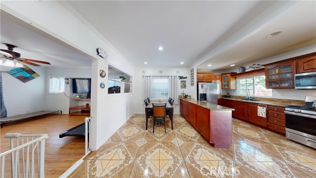 5854 Woodlawn Avenue, Los Angeles CA: https://media.crmls.org/medias/cd69e49e-5ad5-428d-84a6-cb7831ea29ea.jpg