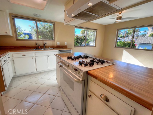 Detail Gallery Image 9 of 37 For 33932 El Encanto Ave #B,  Dana Point,  CA 92629 - 2 Beds | 2 Baths