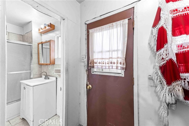 Detail Gallery Image 14 of 27 For 12123 163rd, Norwalk,  CA 90650 - 2 Beds | 1 Baths