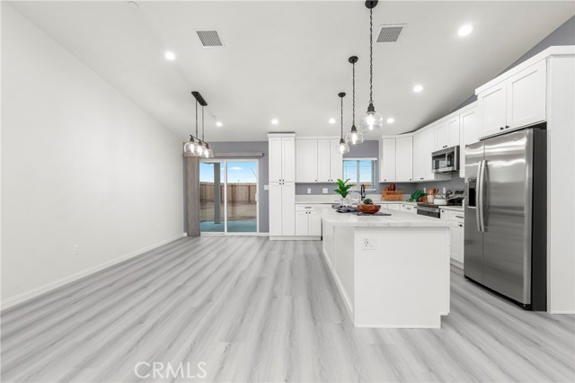 Detail Gallery Image 11 of 25 For 8213 Peach Ave, California City,  CA 93505 - 3 Beds | 2 Baths