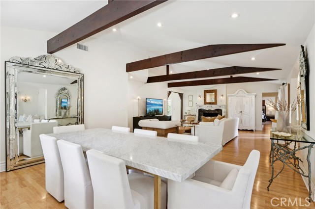 Detail Gallery Image 13 of 54 For 22015 Independencia St, Woodland Hills,  CA 91364 - 3 Beds | 2 Baths