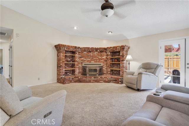 Detail Gallery Image 11 of 51 For 18830 Munsee Rd, Apple Valley,  CA 92307 - 4 Beds | 2/1 Baths