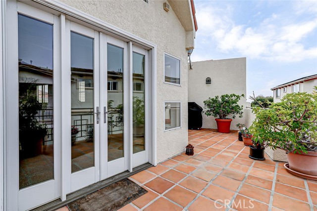 Detail Gallery Image 16 of 32 For 511 N Irena Ave #B,  Redondo Beach,  CA 90277 - 4 Beds | 3/1 Baths