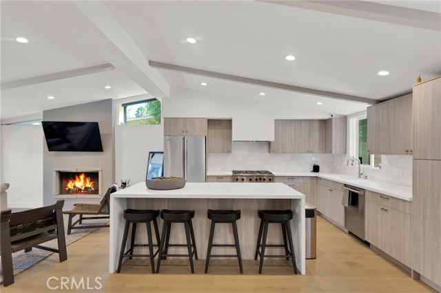 Detail Gallery Image 11 of 40 For 4941 Rigoletto St, Woodland Hills,  CA 91364 - 3 Beds | 2/1 Baths