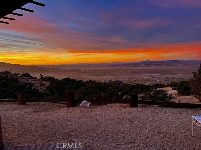 https://media.crmls.org/medias/cd6cf685-ae7c-4f4f-b5f9-c466f65085d0.jpg?preset=X-Large