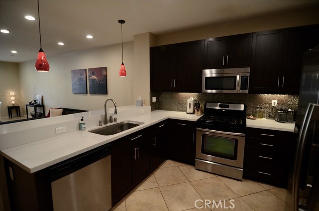 Detail Gallery Image 2 of 22 For 16 Parker St, Ladera Ranch,  CA 92694 - 2 Beds | 2/1 Baths