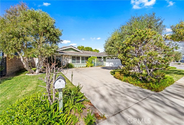 Detail Gallery Image 2 of 8 For 1907 Leeward, Newport Beach,  CA 92660 - 4 Beds | 2/1 Baths