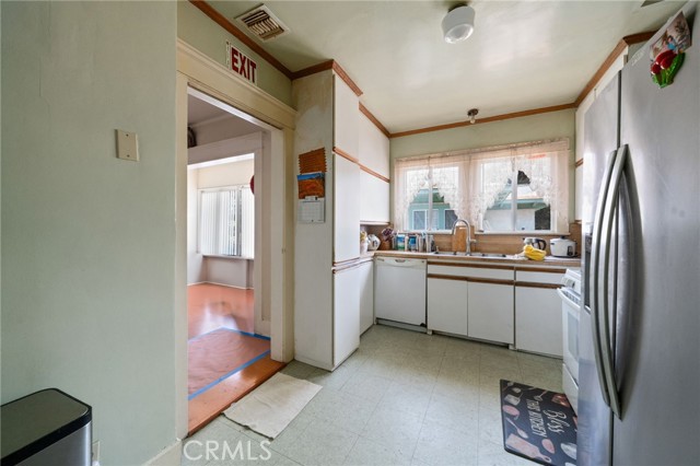 1412 S Victoria Avenue, Los Angeles CA: https://media.crmls.org/medias/cd6da547-7da4-4b4d-85d0-c44edaf53616.jpg