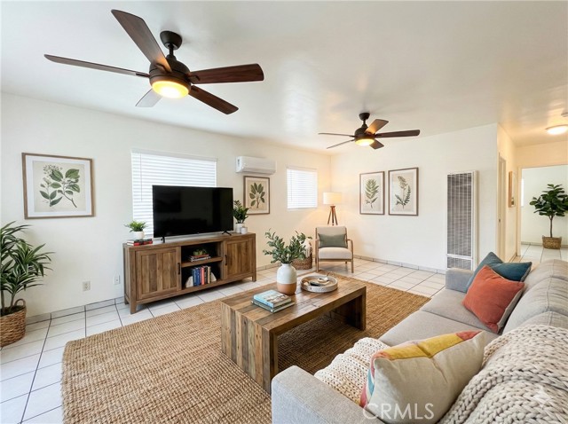 Detail Gallery Image 2 of 11 For 2712 California St, Huntington Park,  CA 90255 - – Beds | – Baths