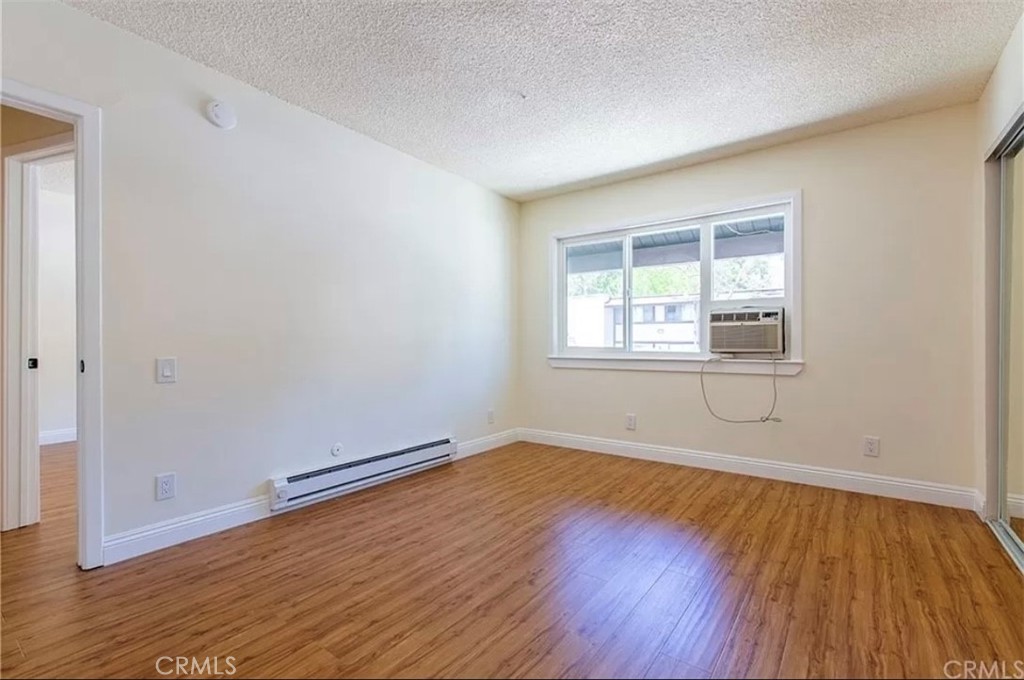 https://media.crmls.org/medias/cd6f4a09-d469-45c3-a7a5-f77246079f15.jpg?preset=X-Large