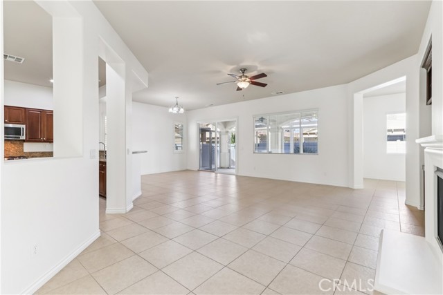 Detail Gallery Image 9 of 57 For 5036 Paseo Callado, Hemet,  CA 92545 - 3 Beds | 3 Baths