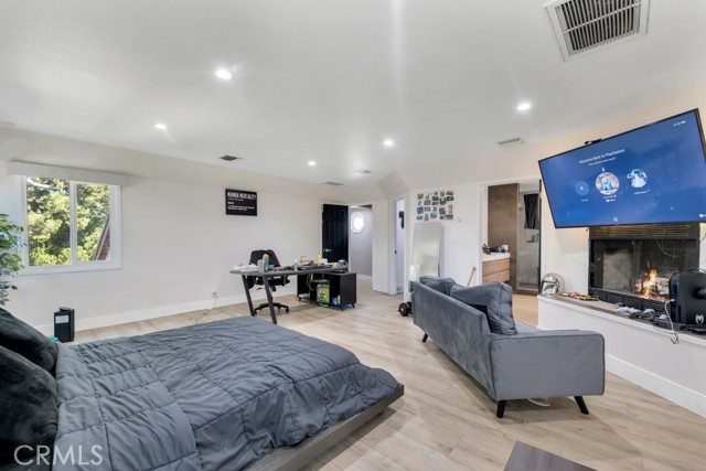 Detail Gallery Image 14 of 35 For 10122 Jovita Ave, Chatsworth,  CA 91311 - 5 Beds | 3 Baths