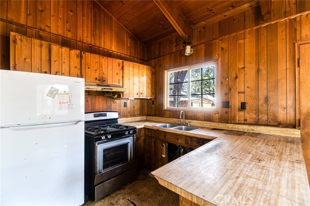 Detail Gallery Image 6 of 19 For 427 Holmes, Sugarloaf,  CA 92386 - 2 Beds | 2 Baths