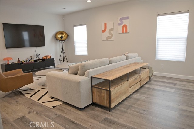 Detail Gallery Image 4 of 24 For 1029 Keniston Ave, Los Angeles,  CA 90019 - 4 Beds | 3 Baths