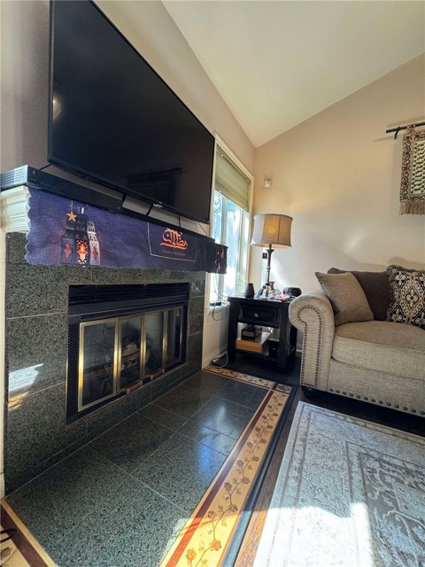 2044 W Hastings Way, Anaheim CA: https://media.crmls.org/medias/cd715f06-9b1a-4ec3-914d-c182d8f73aff.jpg
