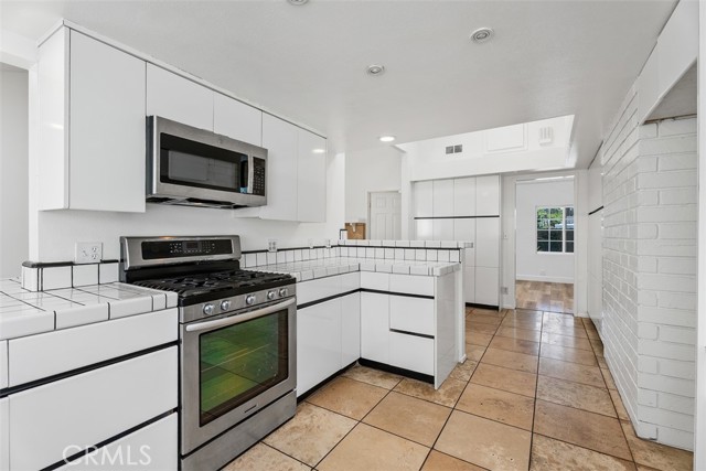 Detail Gallery Image 18 of 52 For 26581 Saddleback Dr, Mission Viejo,  CA 92691 - 5 Beds | 3/1 Baths