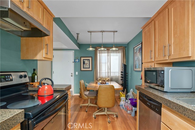 200 S. Catalina Ave, Redondo Beach CA: https://media.crmls.org/medias/cd720273-77fb-495b-b310-20e7d66943b0.jpg