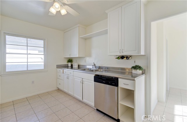 Detail Gallery Image 8 of 31 For 4214 Carfax Ave, Lakewood,  CA 90713 - 4 Beds | 2 Baths