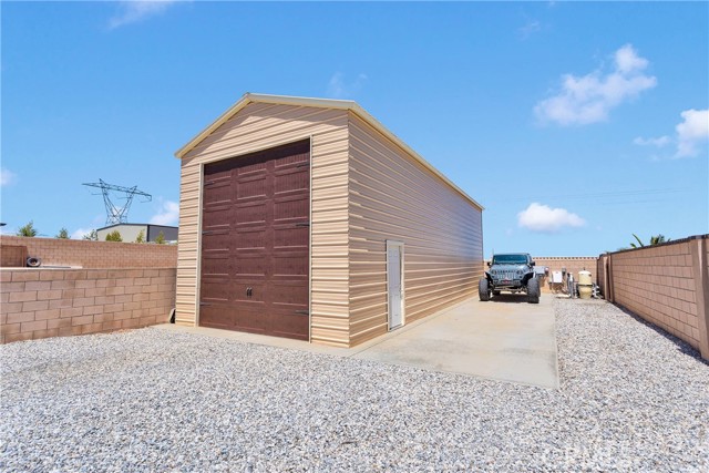 Detail Gallery Image 4 of 69 For 11844 Jenny St, Oak Hills,  CA 92344 - 4 Beds | 2/1 Baths