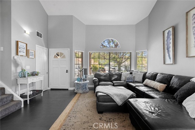 Detail Gallery Image 5 of 45 For 22565 Pecan Pl, Saugus,  CA 91390 - 4 Beds | 2/1 Baths