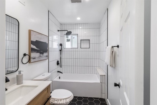Detail Gallery Image 18 of 69 For 6616 Denver Ave, Los Angeles,  CA 90044 - 6 Beds | 5/1 Baths