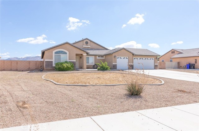 Detail Gallery Image 5 of 35 For 14193 Fresian, Apple Valley,  CA 92307 - 4 Beds | 3 Baths
