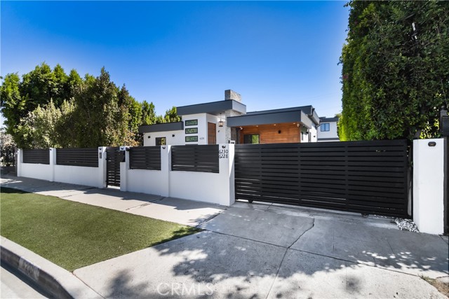 Detail Gallery Image 3 of 47 For 6230 Beeman Ave, North Hollywood,  CA 91606 - 6 Beds | 4/2 Baths