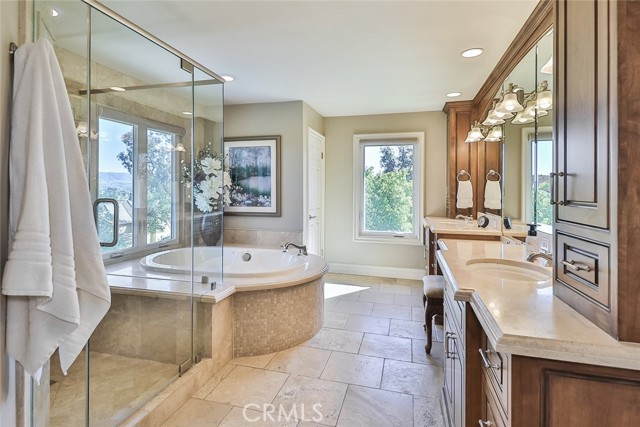11583 Flowerwood Court, Moorpark CA: https://media.crmls.org/medias/cd74a667-6215-4f21-a5ad-96e224d0dd43.jpg
