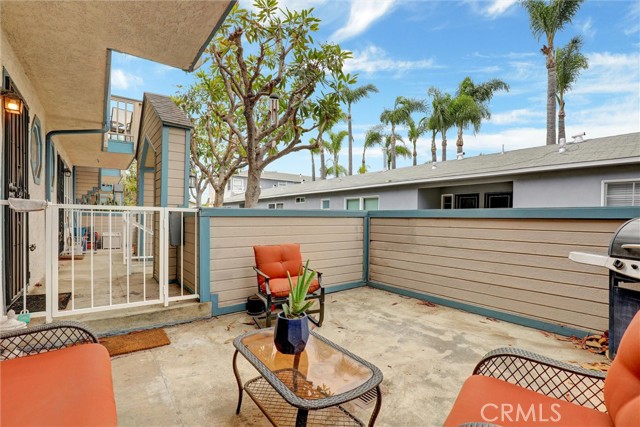 533 Walnut Avenue, Long Beach CA: https://media.crmls.org/medias/cd74b84d-cb93-4eae-afbc-5656cc05b5e3.jpg