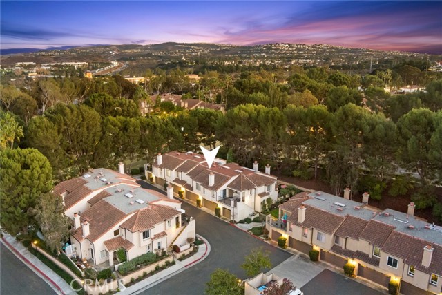 Detail Gallery Image 2 of 21 For 4 Corsica Dr, Newport Beach,  CA 92660 - 2 Beds | 2 Baths