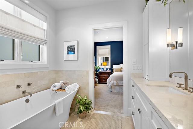 Detail Gallery Image 56 of 68 For 711 1/2 Marigold, Corona Del Mar,  CA 92625 - 2 Beds | 2/1 Baths