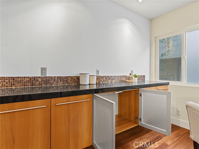 Detail Gallery Image 12 of 41 For 1410 S Bentley Ave #103,  –,  CA 90025 - 2 Beds | 2 Baths