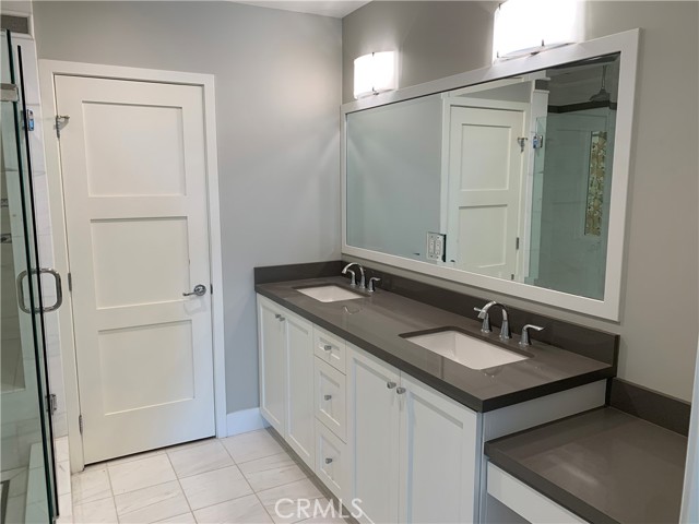 Detail Gallery Image 18 of 33 For 753 Claymont Dr, Los Angeles,  CA 90049 - 3 Beds | 3 Baths