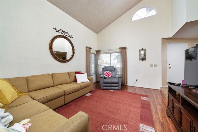 2341 N Palm Avenue, Rialto CA: https://media.crmls.org/medias/cd782a43-b186-4f1e-9f18-3e1678f398d3.jpg