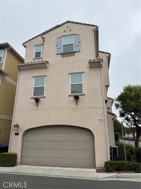 526 W Tribella Court, Santa Ana CA: https://media.crmls.org/medias/cd784871-1203-43e3-a746-950256e13392.jpg