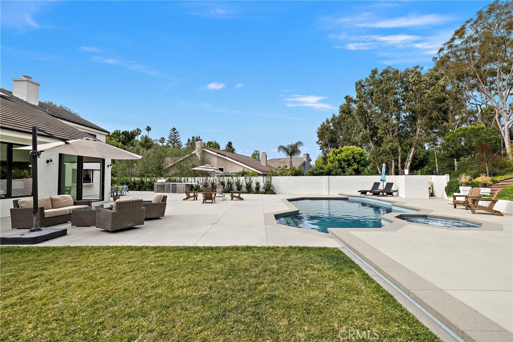 https://media.crmls.org/medias/cd788651-c381-4064-8171-294300500941.jpg?preset=X-Large