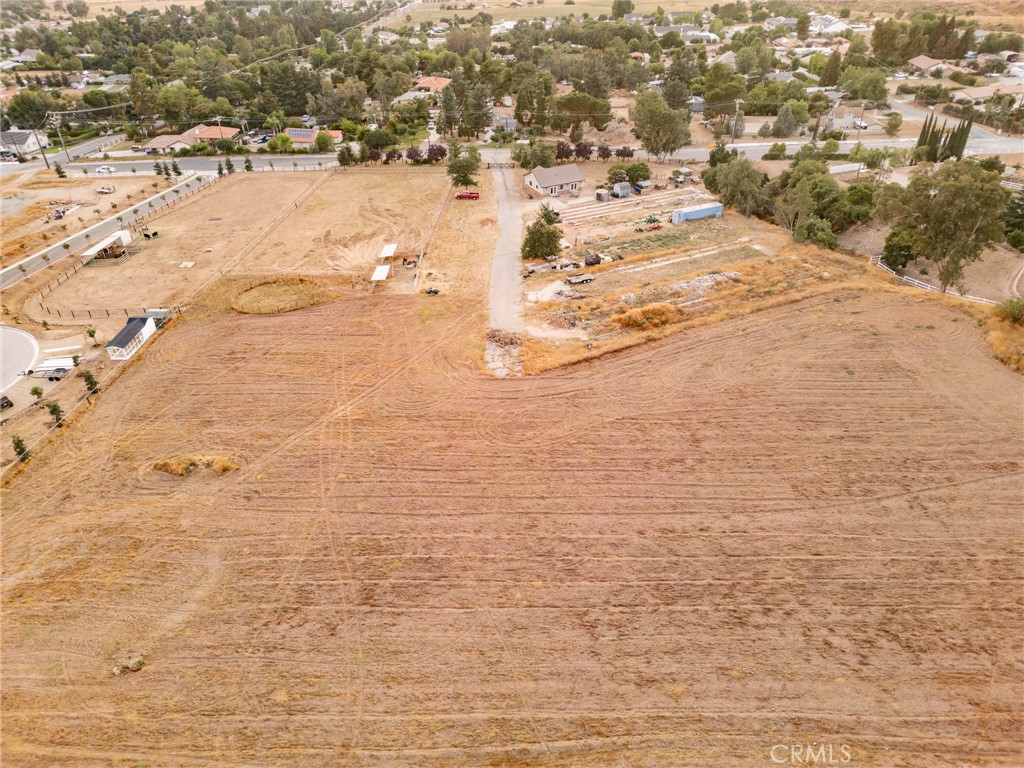 https://media.crmls.org/medias/cd78f985-14e1-4fba-a408-f3433fdea102.jpg?preset=X-Large