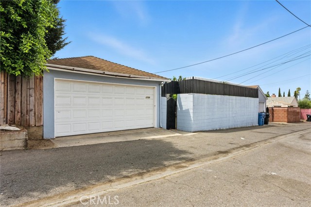 2709 W 109th Street, Inglewood CA: https://media.crmls.org/medias/cd791b73-13f7-42a2-b71d-8eba60c7fc1b.jpg